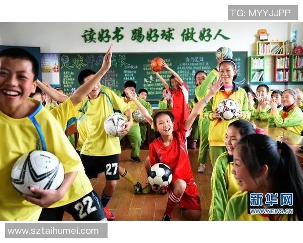 熊孩子与足球明星的奇幻冒险之旅在绿茵场上绽放梦想与友情 熊孩子与足球明星的奇幻冒险之旅在绿茵场上绽放梦想与友情