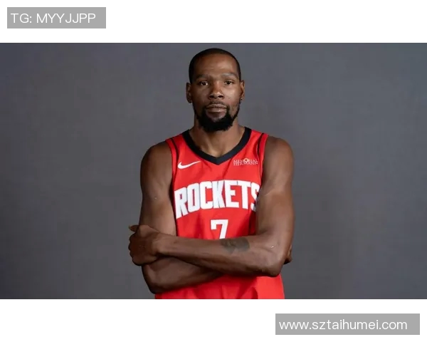 篮球明星意外失误引发热议球迷反应两极分化引发讨论